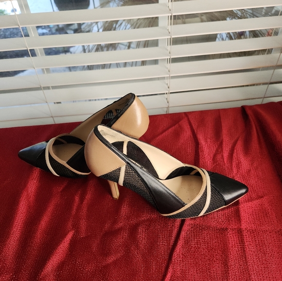 Nine West Black and Tan Heels  Size 8 - Picture 2 of 9